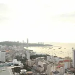 Sea View Room Long Balcony With Rooftop Pool In Central Pattaya