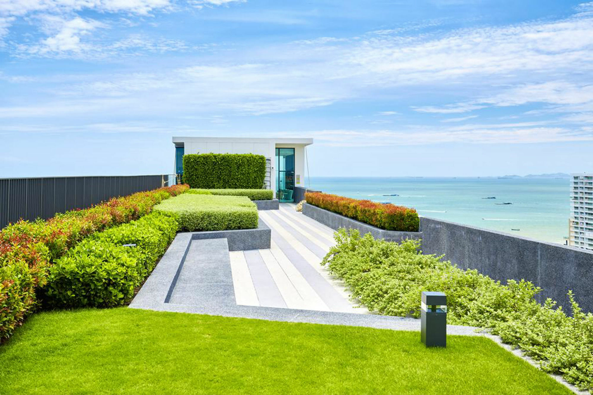 Aparthotel Sea View Long Balcony With Rooftop Pool In Pattaya