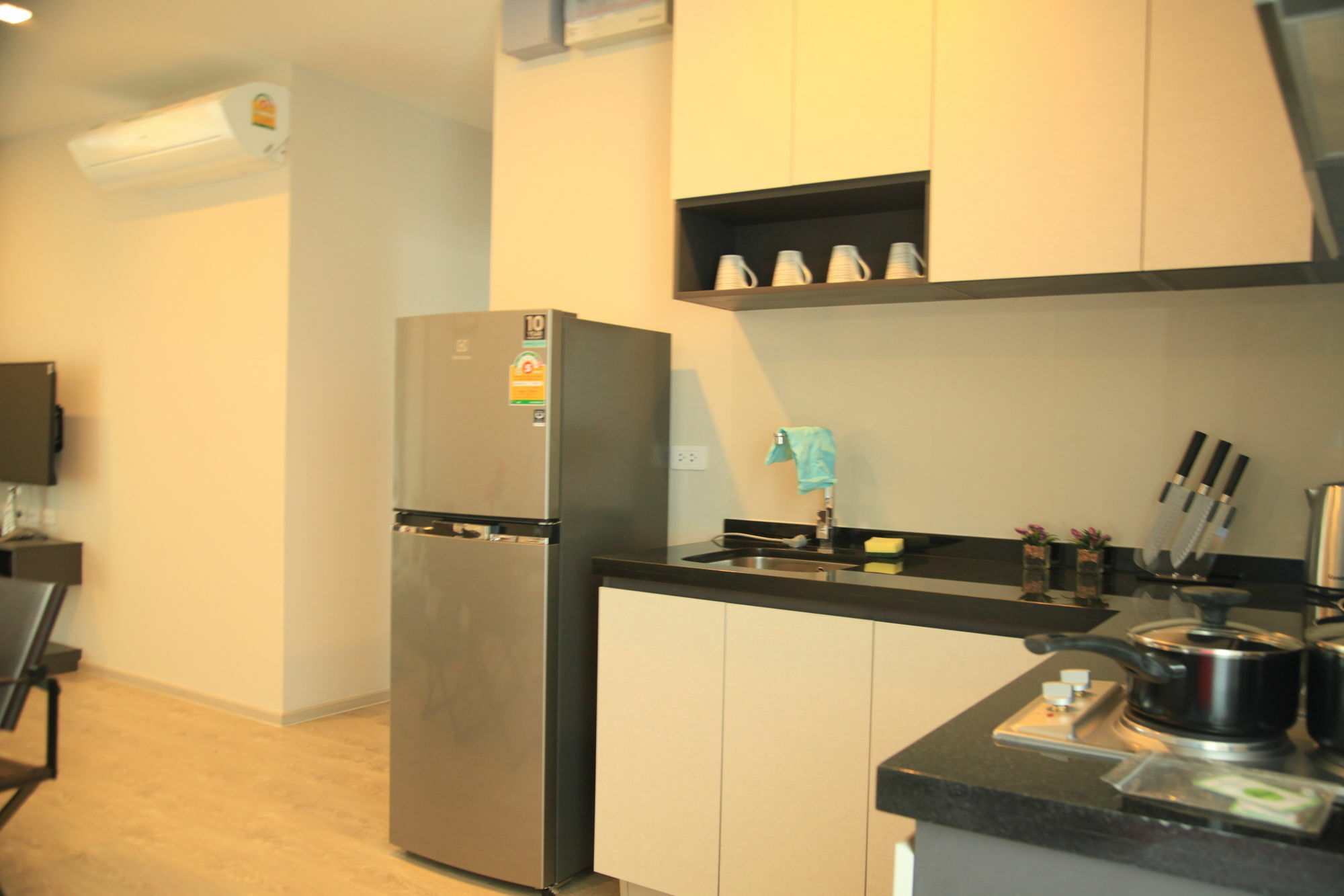 Sea View Long Balcony With Rooftop Pool In Pattaya