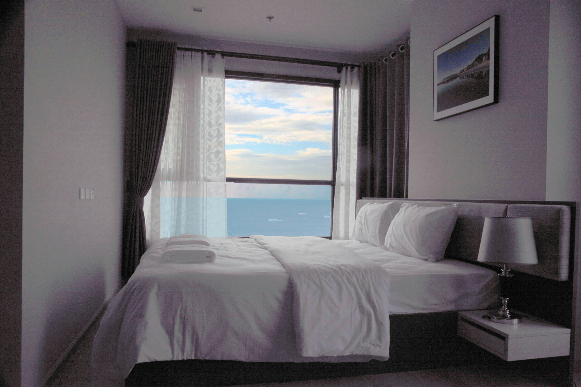 Sea View Long Balcony With Rooftop Pool In 3* Pattaya