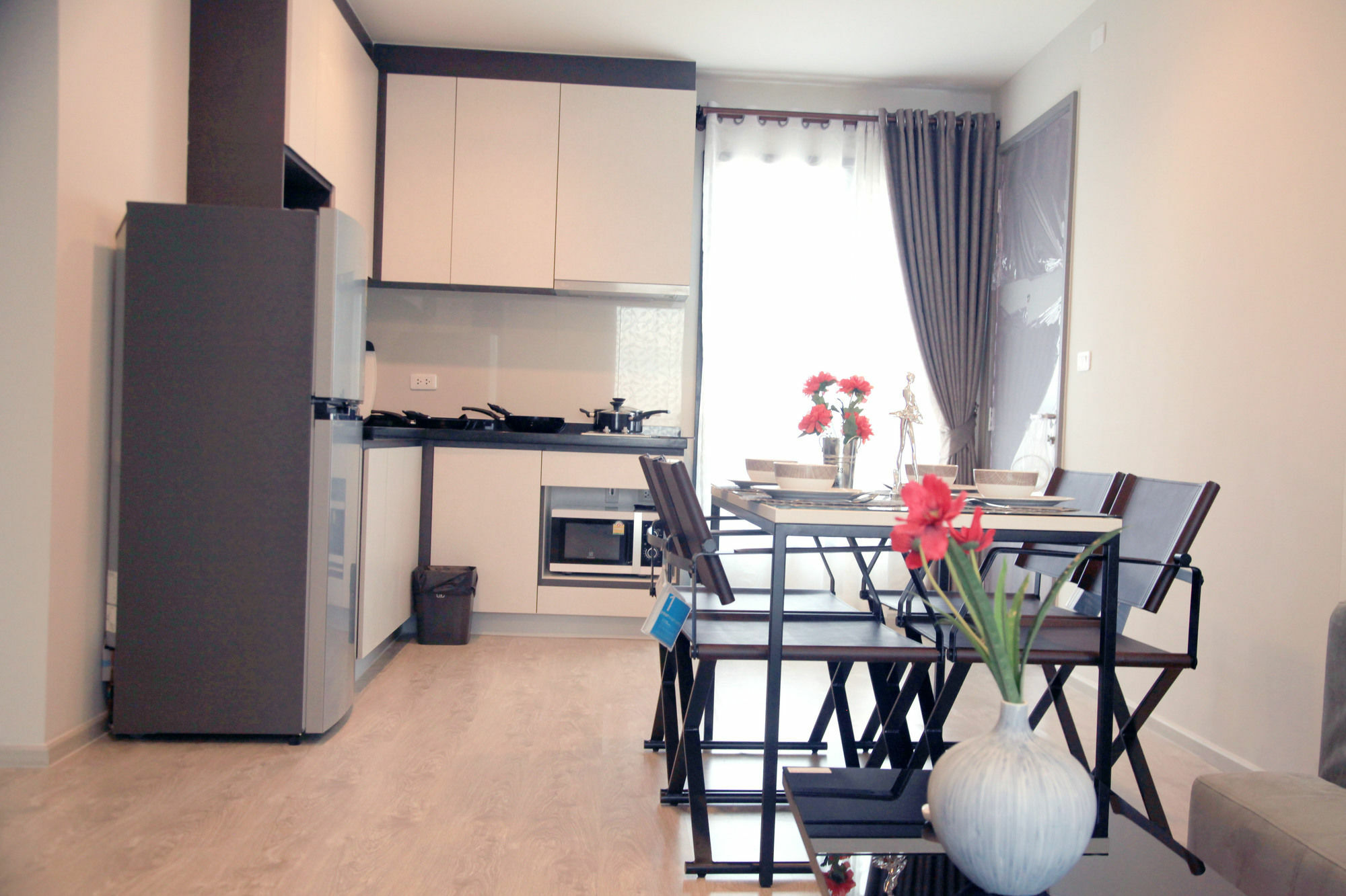 Sea View Long Balcony With Rooftop Pool In 3* Pattaya
