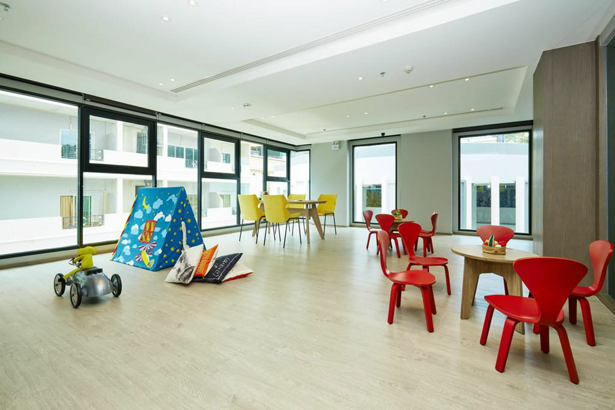 Sea View Long Balcony With Rooftop Pool In 3*