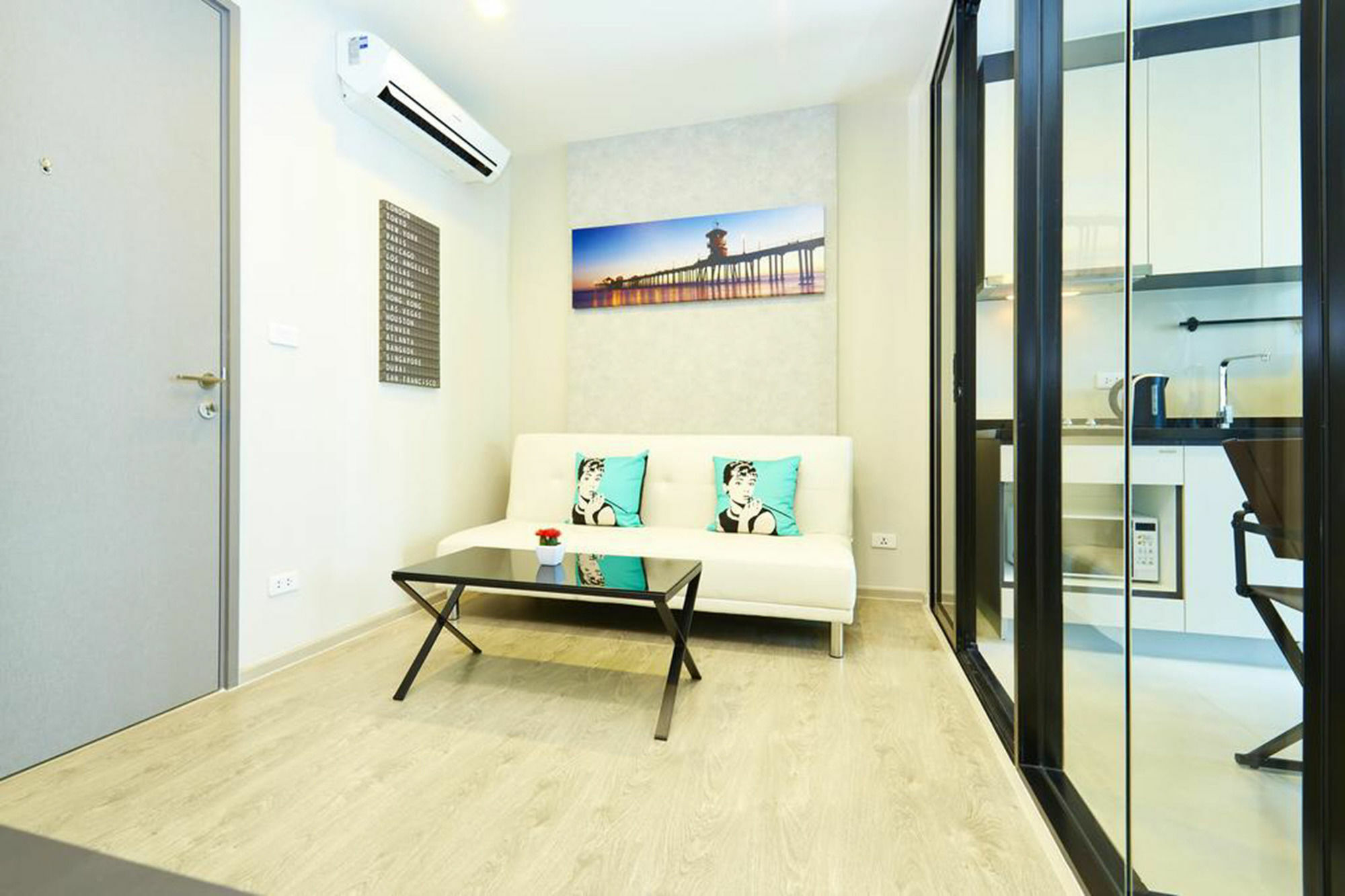 Sea View Long Balcony With Rooftop Pool In Pattaya