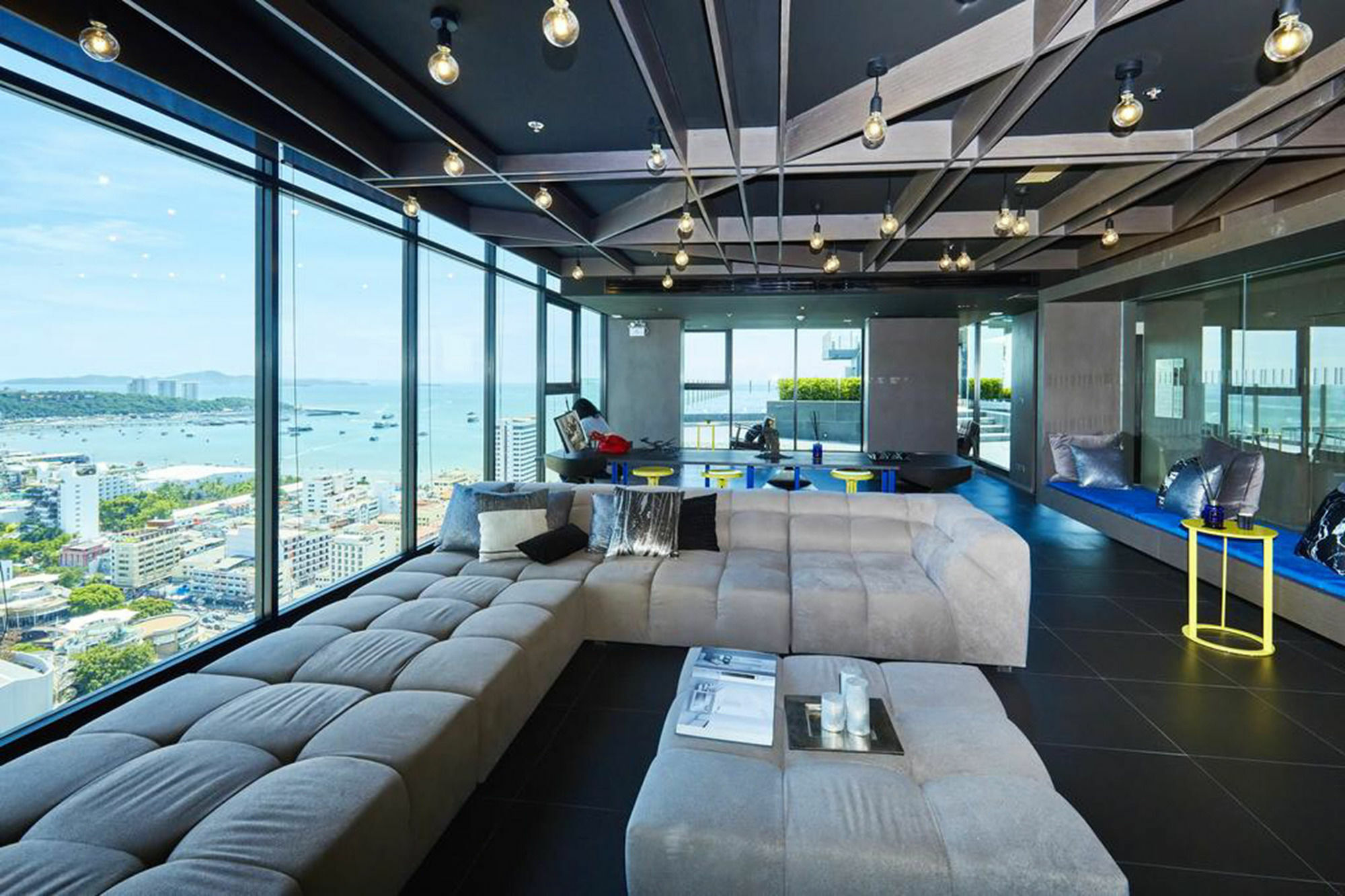 Sea View Long Balcony With Rooftop Pool In 3*