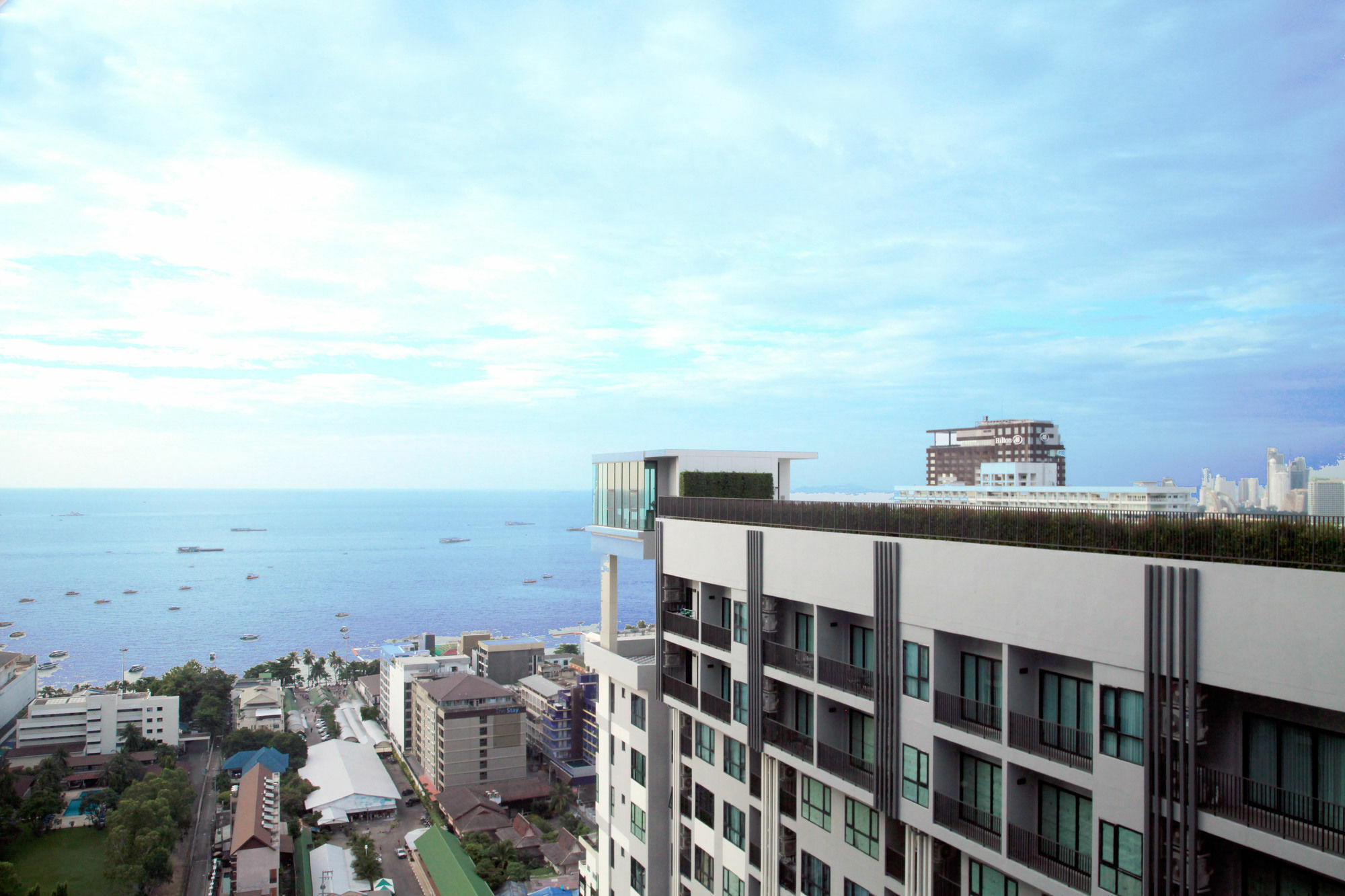 Sea View Long Balcony With Rooftop Pool In Aparthotel